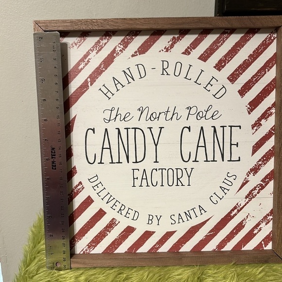 NWOT HAND ROLLED THE NORTH POLE CANDY CANE FACTORY WOODEN CHRISTMAS SIGN - Picture 6 of 12